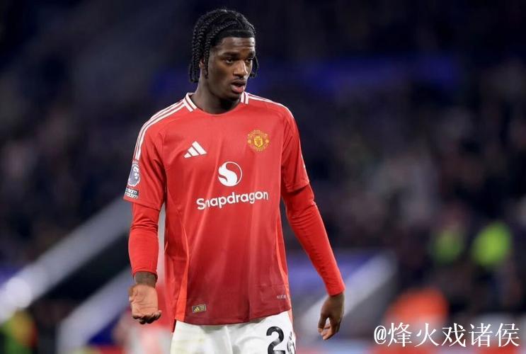 19岁小将连续3场首发踢满全场 曼联主场失4球仍获信任 19岁小将连续3场首发踢满全场 曼联主场失4球仍获信任