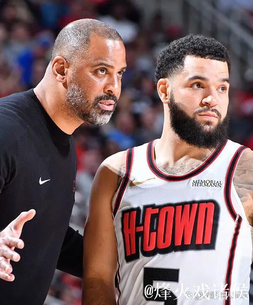 科林斯半场表现平稳：7投4中拿下8分2篮板1助攻1盖帽